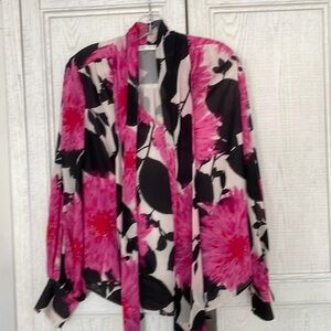 Trina Turk fully lined silk blouse in a size small.  Excellent condition!